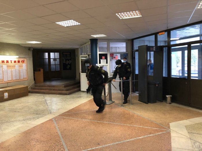 Группа быстрого реагирования нагрянула в череповецкое училище искусств