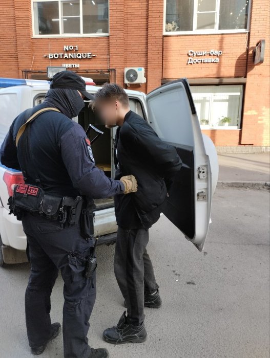 В Череповце молодой мужчина решил и рыбку съесть и за хищение сесть. 