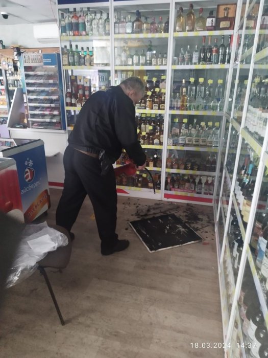 Загорелся потолок в магазине