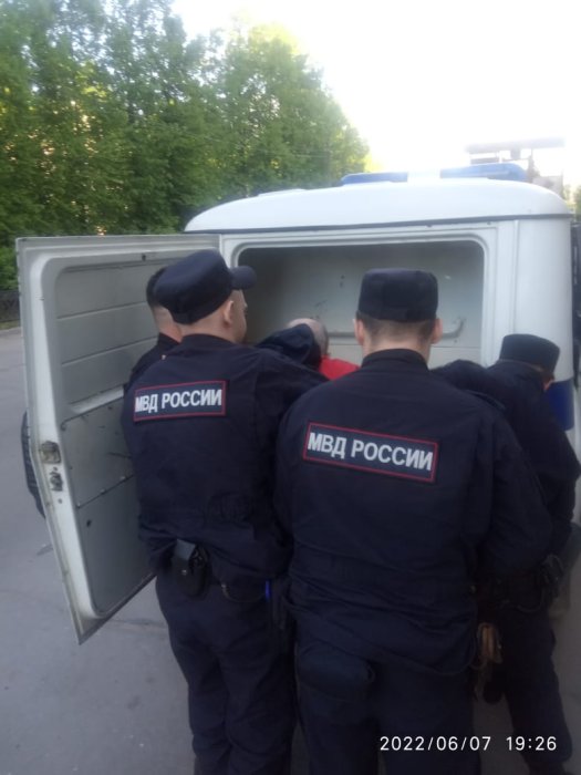 За прошедшие сутки охранными предприятиями Череповца предотвращено два факта - хищение продуктов и нарушение общественного порядка 