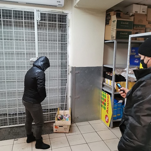 С виду приличная дама: в Великом Устюге пресекли кражу в магазине
