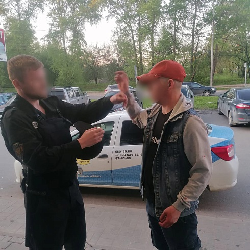 Защищал правопорядок - поранил лицо