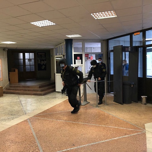 Группа быстрого реагирования нагрянула в череповецкое училище искусств
