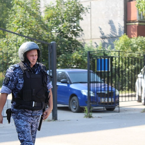 В Вологодской области сотрудники Росгвардии проверяют защищенность объектов образования