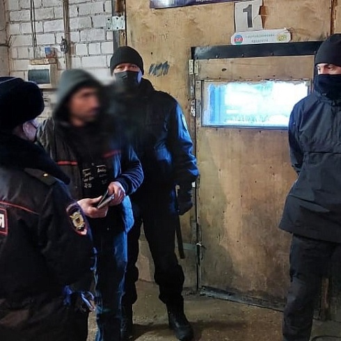 Гражданин одной из среднеазиатских республик незаконно пересек границу Российской Федерации. 
