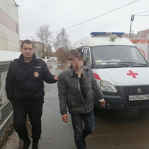 Двое Вологжан пытались украсть бутылку элитного алкоголя из магазина «Магнит» на ул. К. Маркса